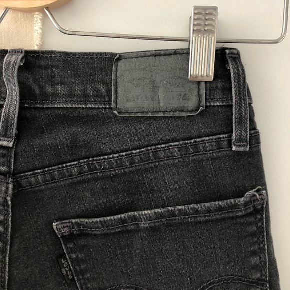 LEVIS High Rise Straight Jeans (724) - Picture 4 of 6